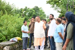 मंत्री जोशी ने मसूरी विधानसभा क्षेत्र में अतिवृष्टि प्रभावित क्षेत्र में हुए नुकसान का जायजा लिया