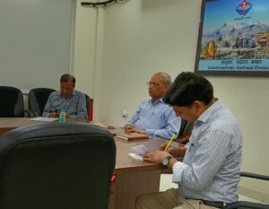 आपदा राहत कार्यों में तेजी लाएं, अवरुद्ध मार्गों को प्राथमिकता से खोलेंः आयुक्त आनंद स्वरूप